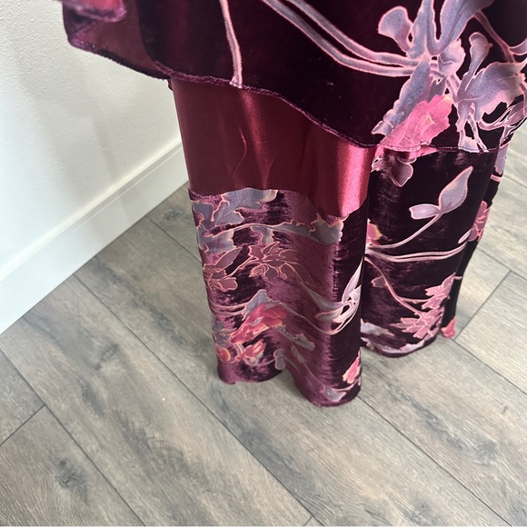 Tahari Arthur S Levine Layered Floral-Print Velvet Gown Size 8 - Picture 9 of 13